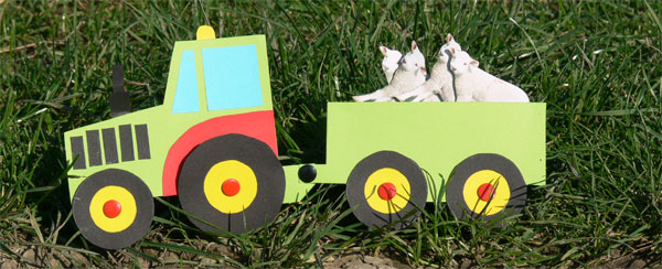 Papier-Traktor mit Anhänger